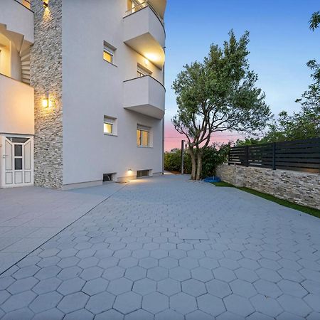 Aquarius Apartments - Beachside With Heated Pool Vodice Buitenkant foto