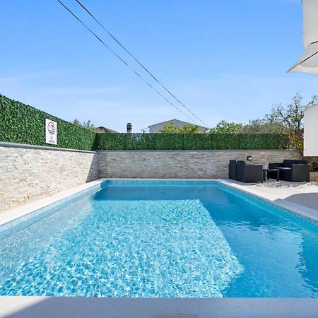 Aquarius Apartments - Beachside With Heated Pool Vodice Buitenkant foto