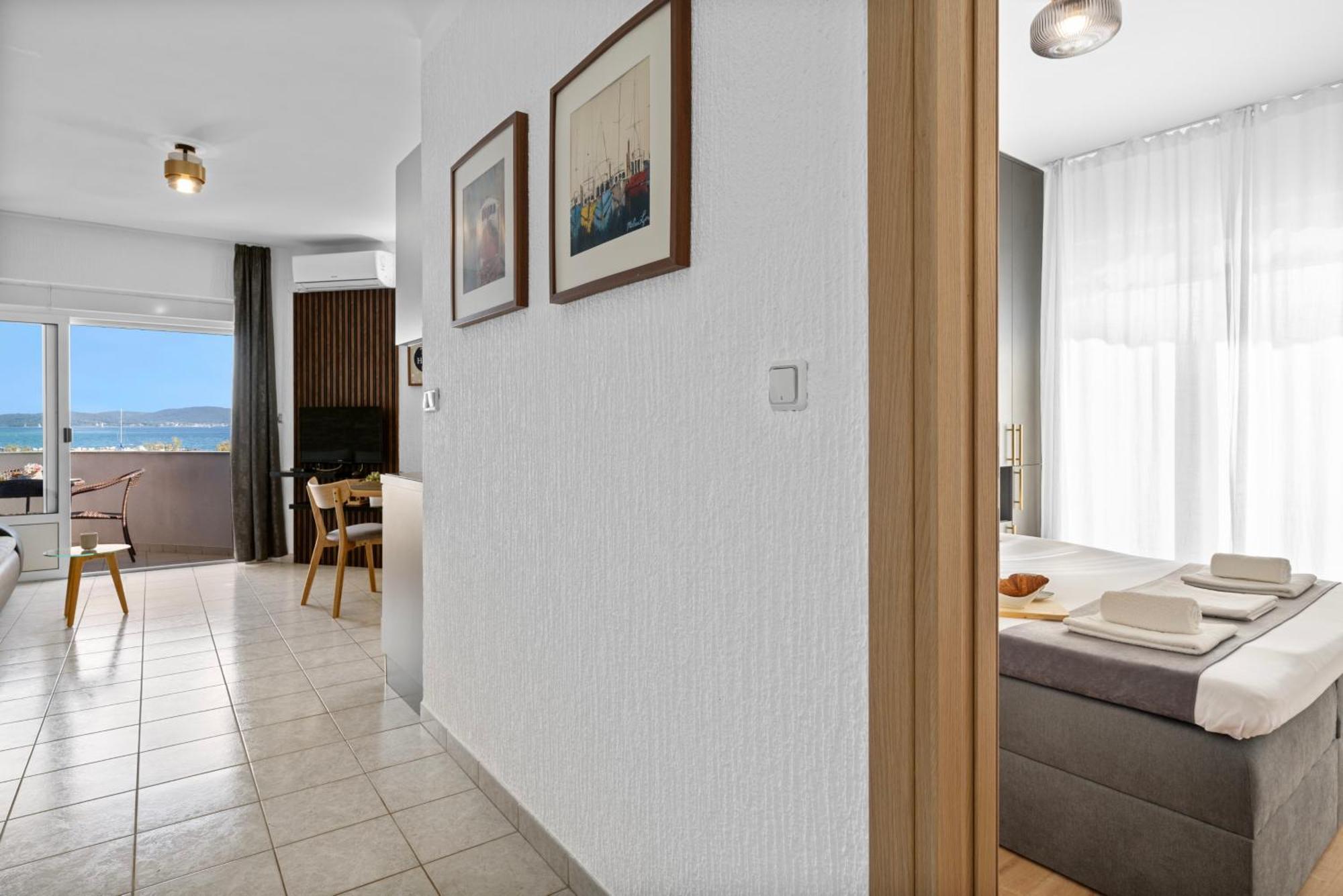 Aquarius Apartments - Beachside With Heated Pool Vodice Buitenkant foto