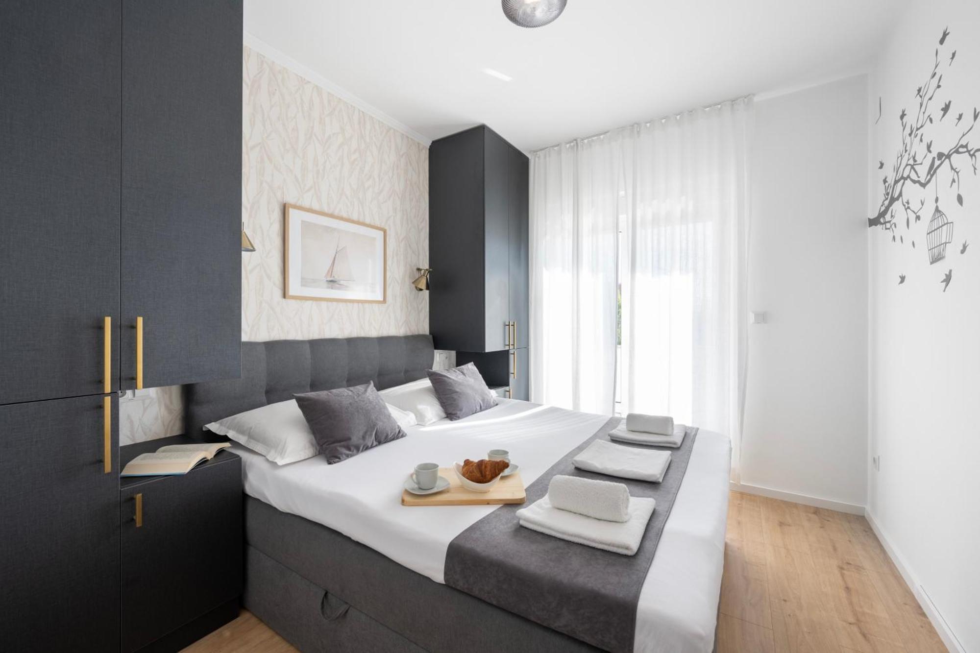 Aquarius Apartments - Beachside With Heated Pool Vodice Buitenkant foto