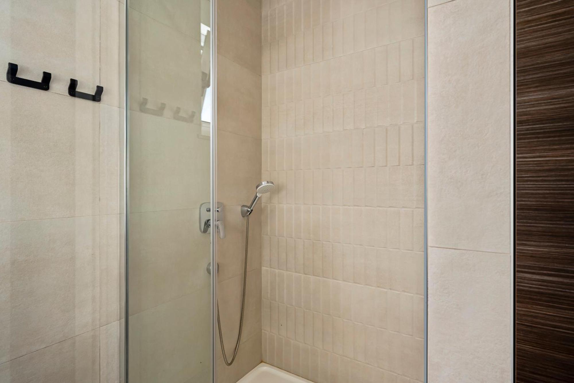 Aquarius Apartments - Beachside With Heated Pool Vodice Kamer foto