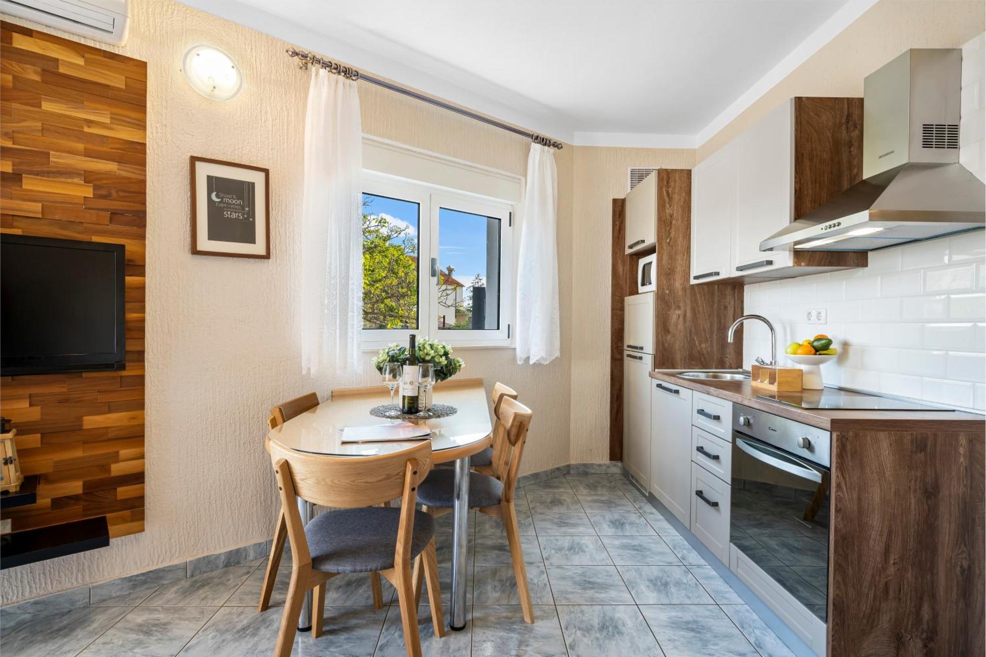 Aquarius Apartments - Beachside With Heated Pool Vodice Kamer foto