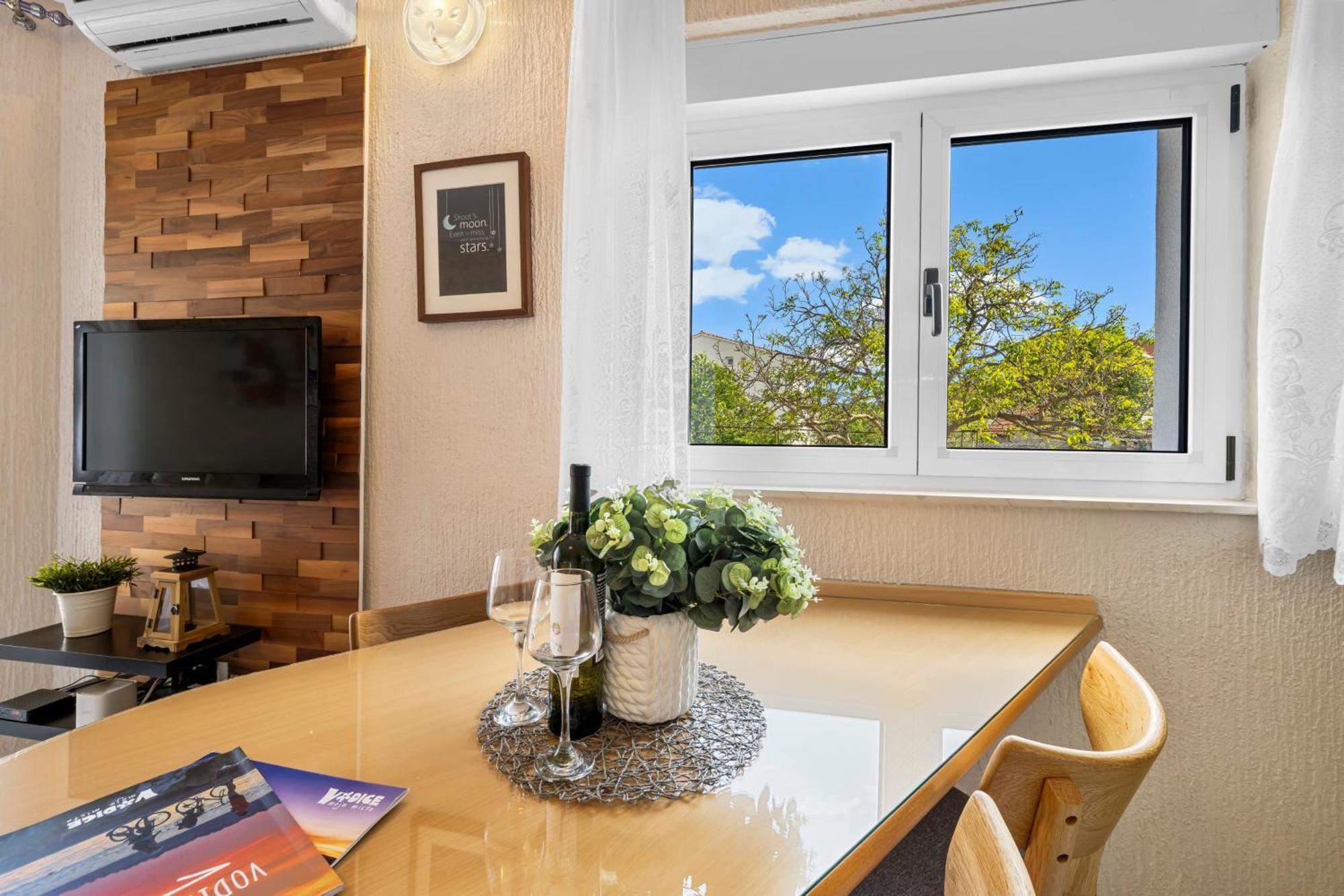 Aquarius Apartments - Beachside With Heated Pool Vodice Kamer foto
