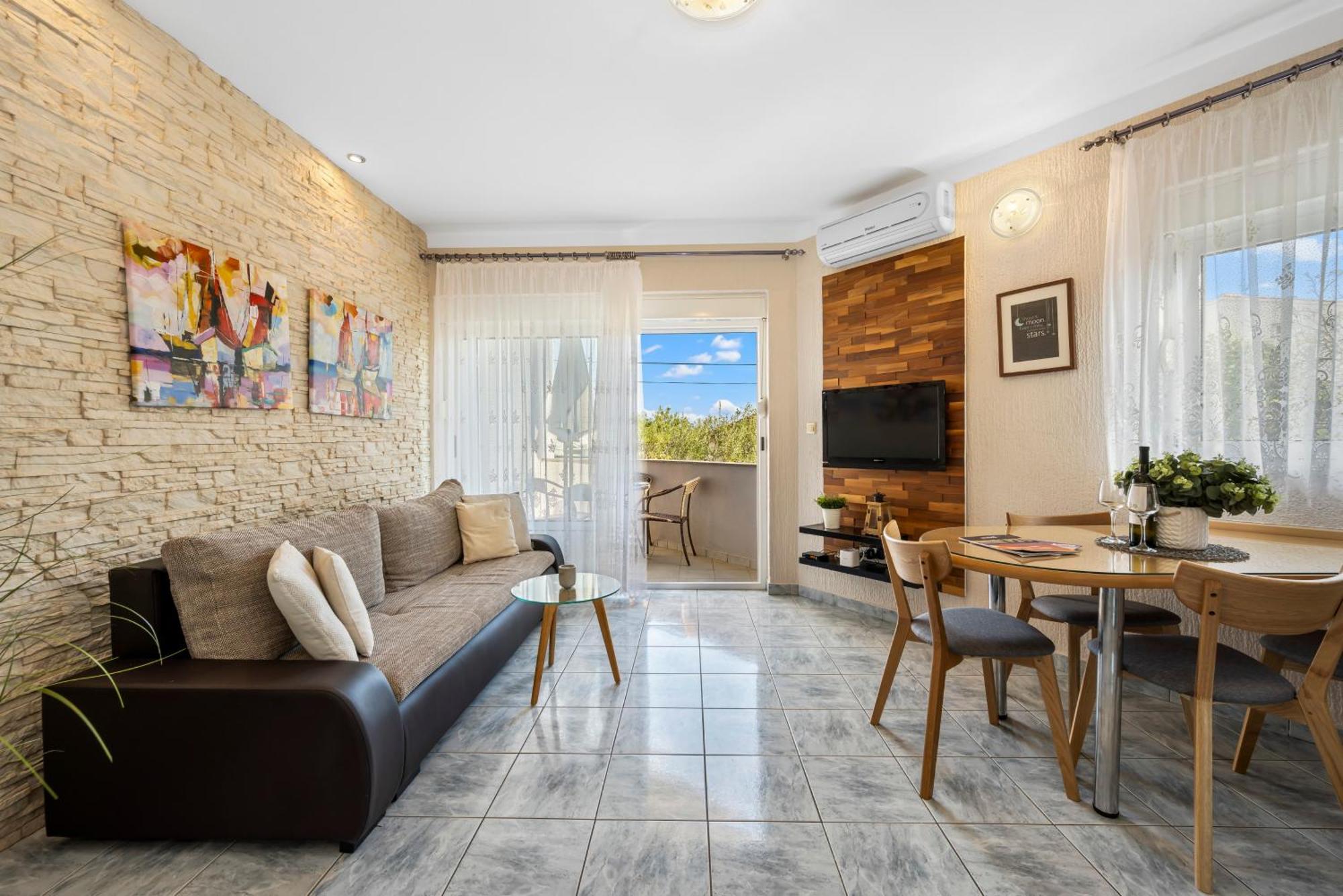 Aquarius Apartments - Beachside With Heated Pool Vodice Buitenkant foto