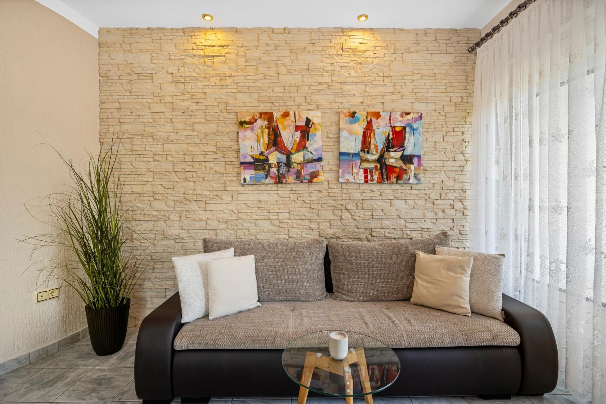 Aquarius Apartments - Beachside With Heated Pool Vodice Kamer foto