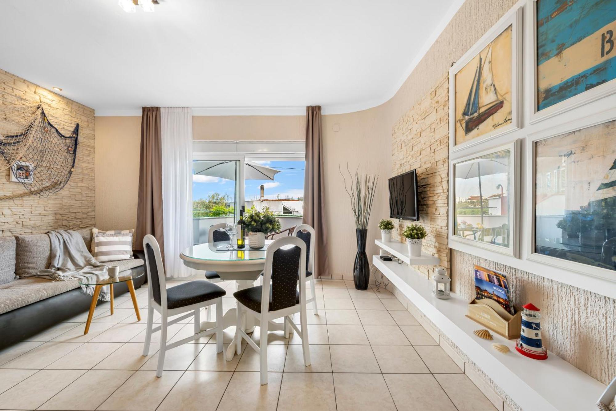 Aquarius Apartments - Beachside With Heated Pool Vodice Buitenkant foto