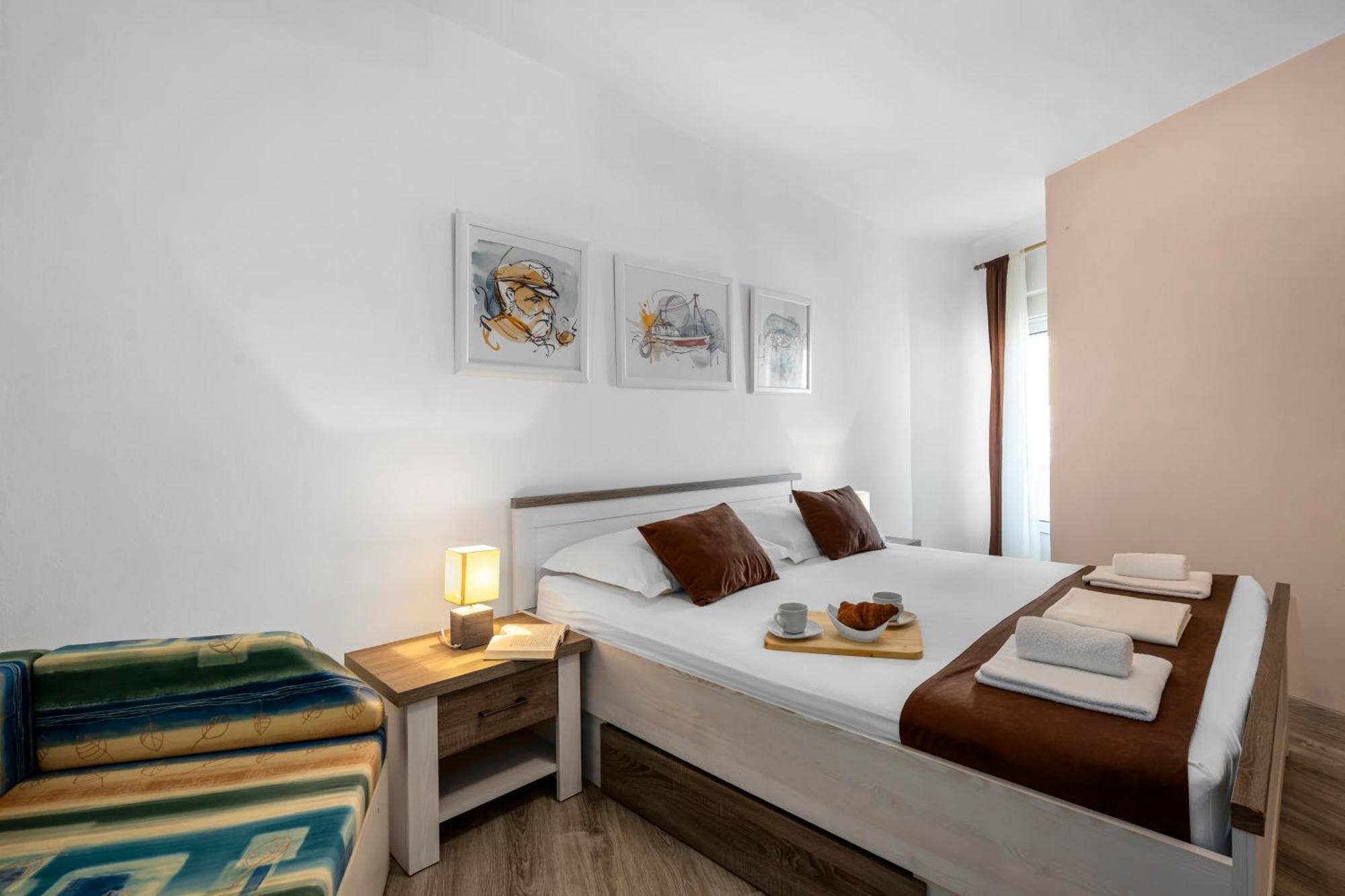 Aquarius Apartments - Beachside With Heated Pool Vodice Kamer foto