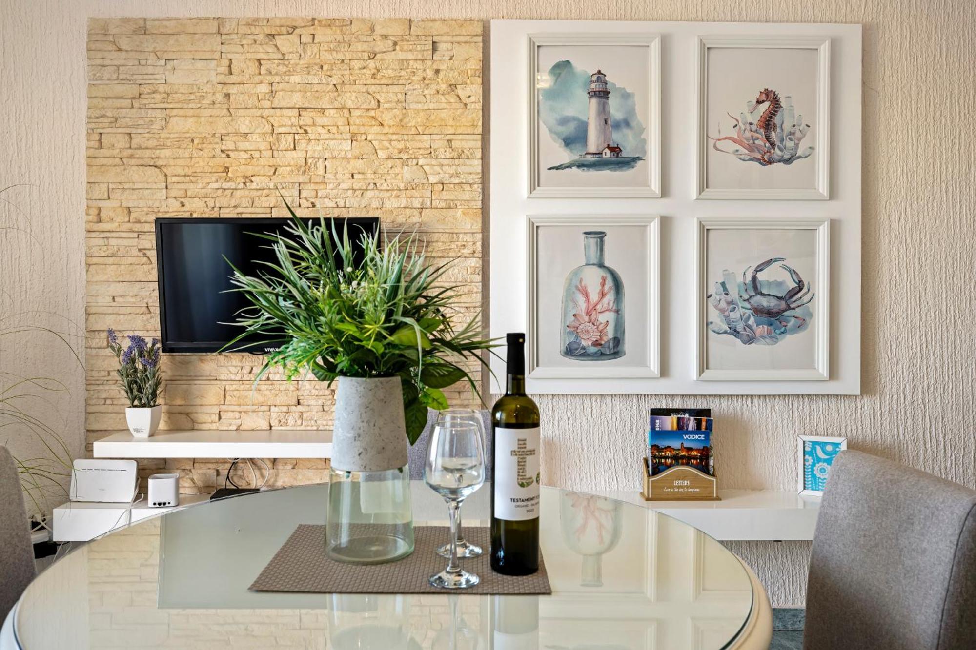 Aquarius Apartments - Beachside With Heated Pool Vodice Buitenkant foto
