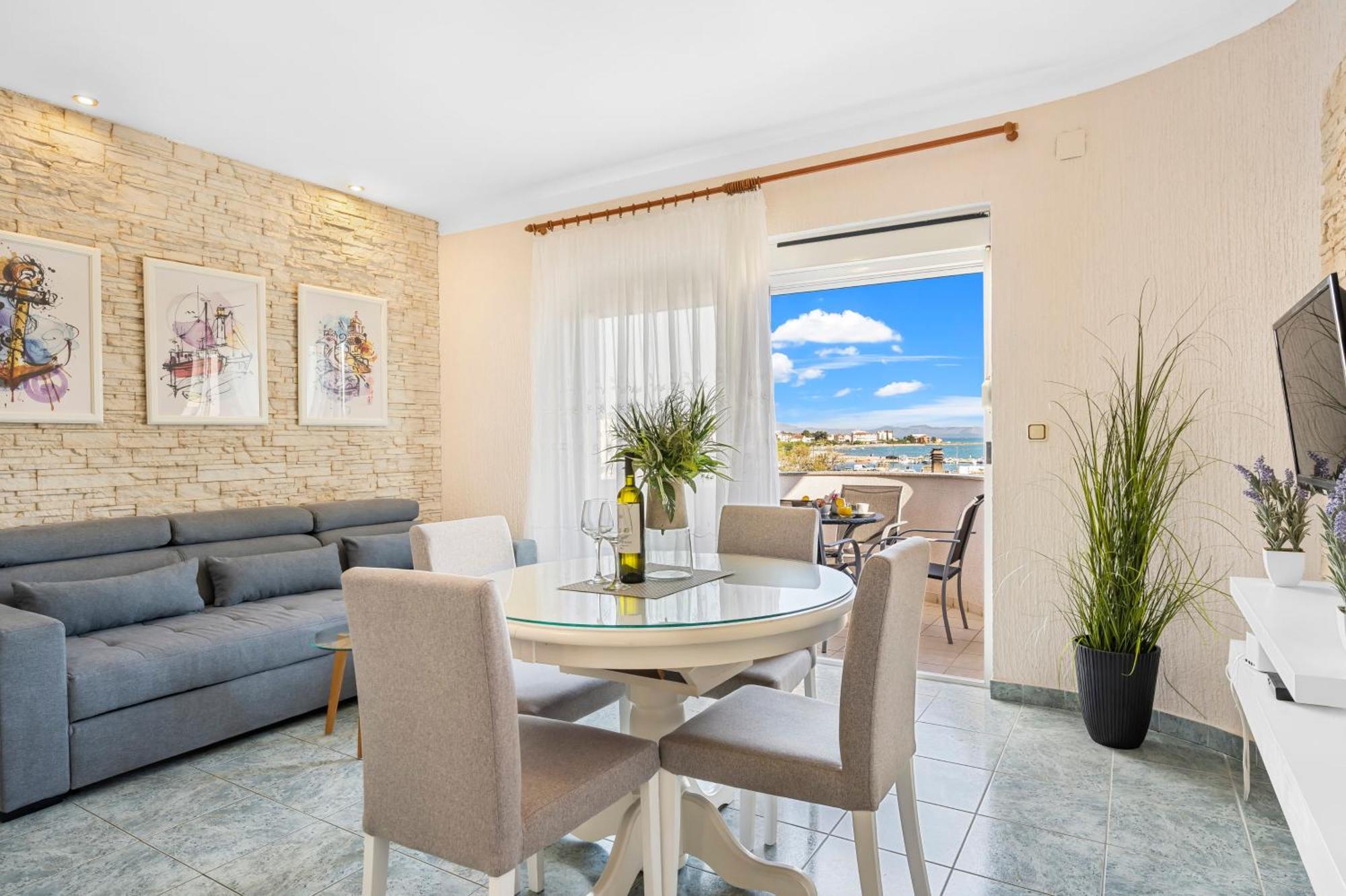 Aquarius Apartments - Beachside With Heated Pool Vodice Buitenkant foto