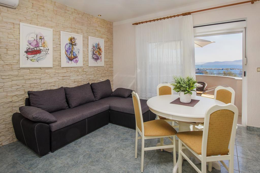 Aquarius Apartments - Beachside With Heated Pool Vodice Buitenkant foto