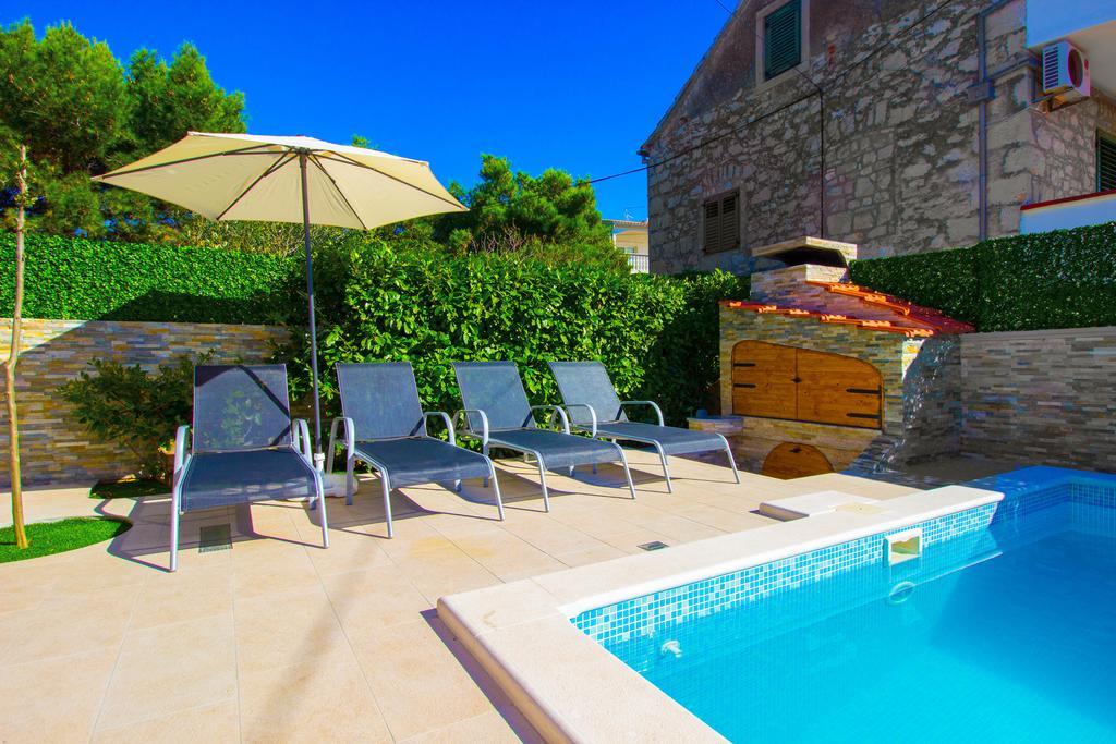 Aquarius Apartments - Beachside With Heated Pool Vodice Buitenkant foto