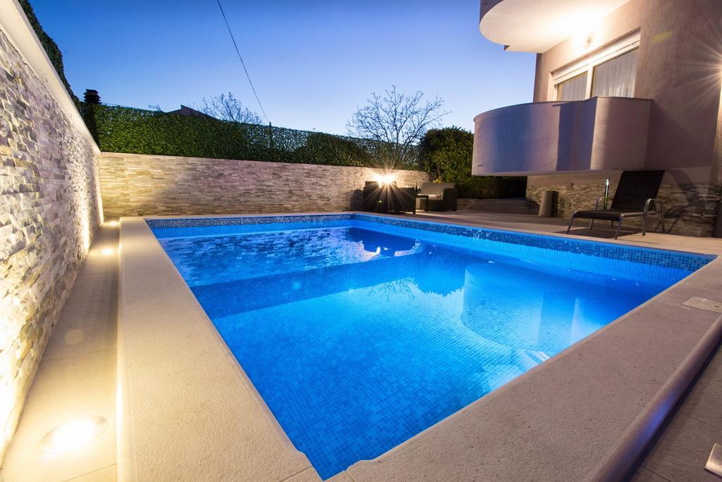 Aquarius Apartments - Beachside With Heated Pool Vodice Buitenkant foto